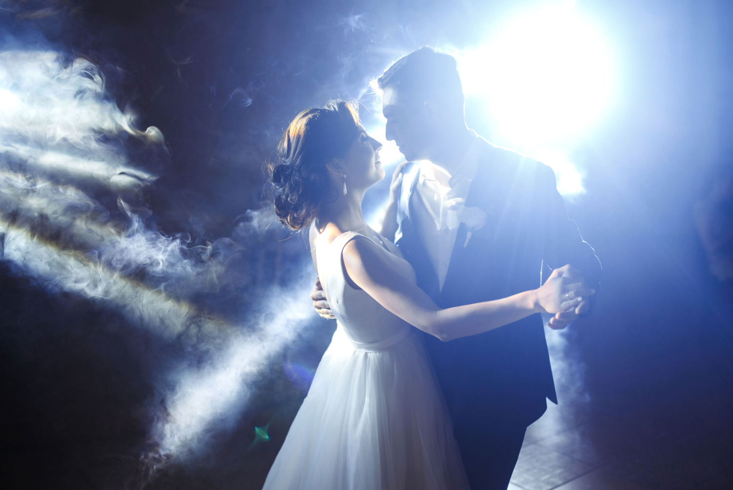 first-wedding-dance-of-newlywed-wedding-couple-da-2023-11-27-05-18-28-utc